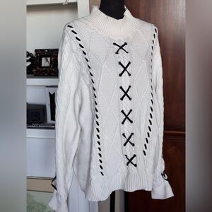 Torrid Cable Knit Sweater Black Accents size 5‎